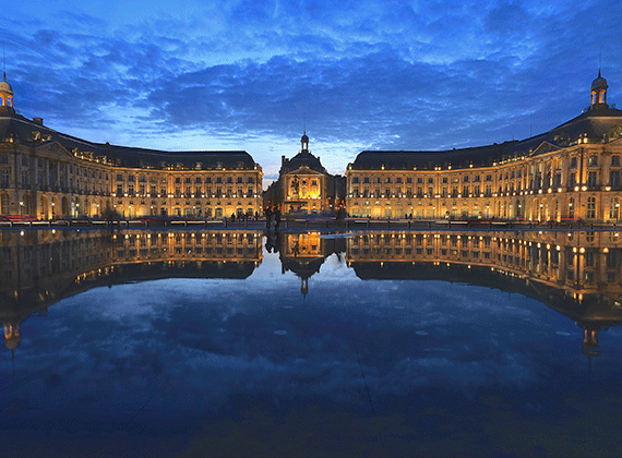 Le miroir d'eau de la Place de la Bourse de Bordeaux