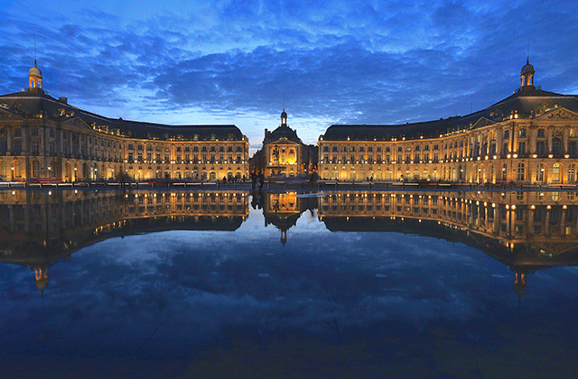 Le miroir d'eau de la Place de la Bourse de Bordeaux