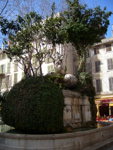 Toulon_Place_Puget_Fountain